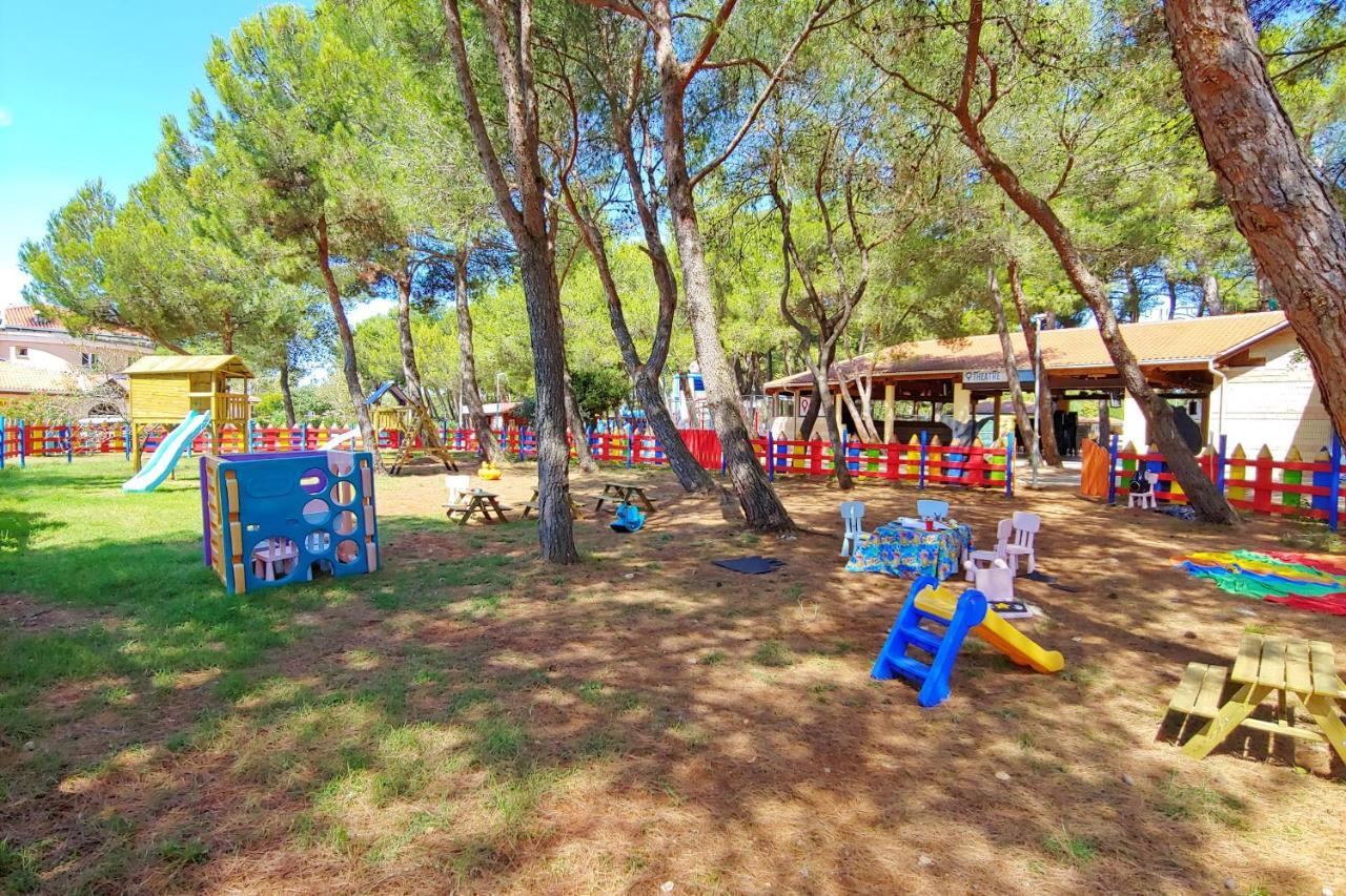 Happy Camp Mobile Homes In Centro Vacanze Bi Village Fažana Exterior foto