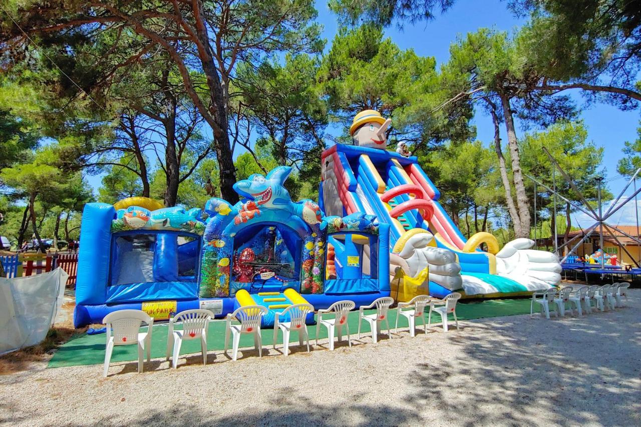 Happy Camp Mobile Homes In Centro Vacanze Bi Village Fažana Exterior foto
