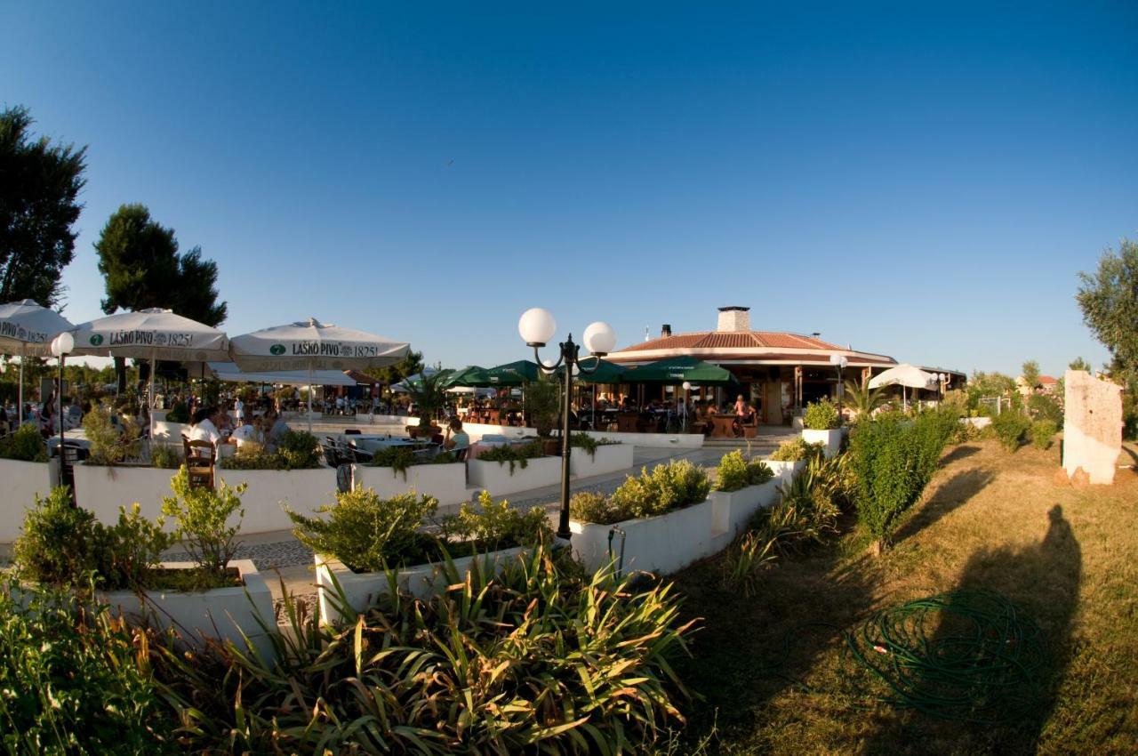 Happy Camp Mobile Homes In Centro Vacanze Bi Village Fažana Exterior foto